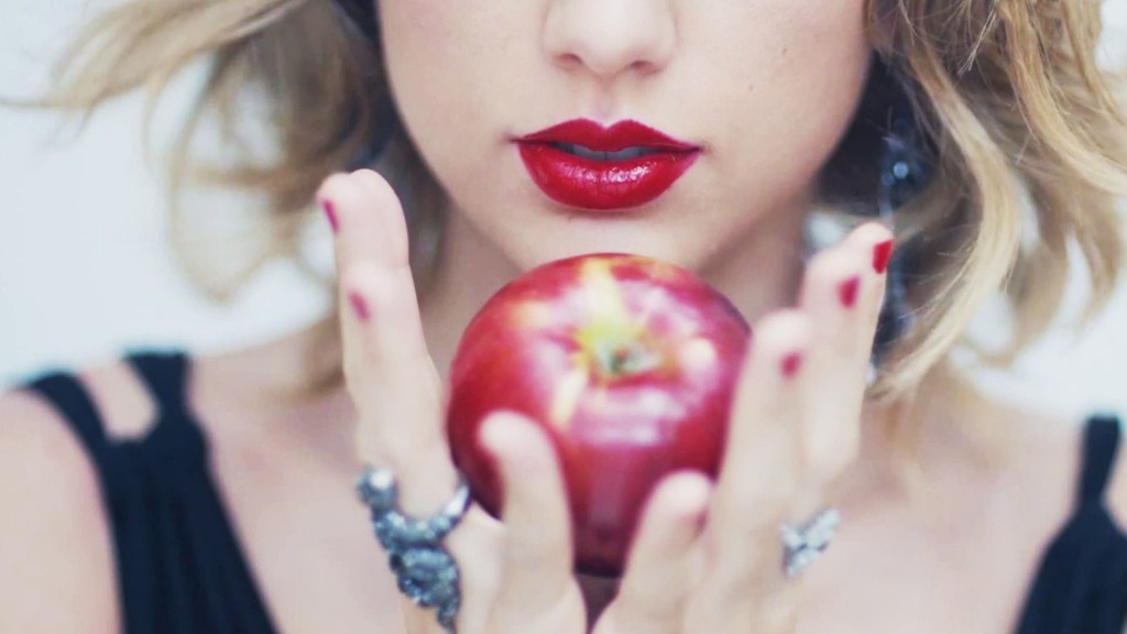 Taylor-Swift-Red-Apple-Wallpaper-7997